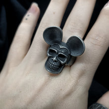 Load image into Gallery viewer, Mouse Skull Ring