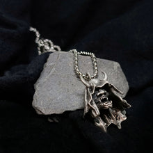 Load image into Gallery viewer, Hooded Oni  Mask Necklace
