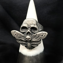 Load image into Gallery viewer, Death Moth Skull Ring
