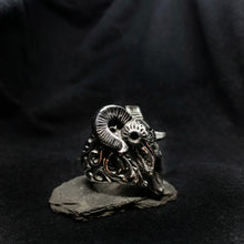 Load image into Gallery viewer, Rams Skull Ring
